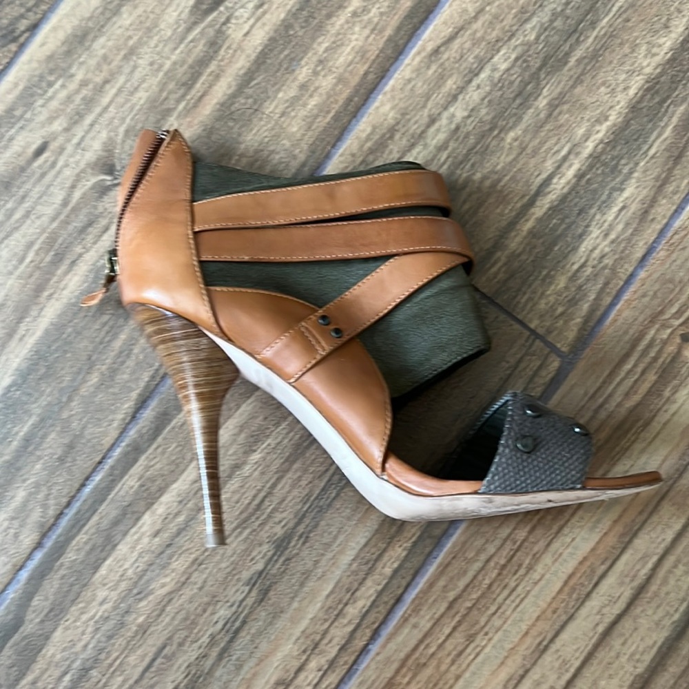 Adorable heels